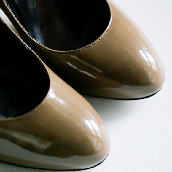 Brian Atwood Nude PAtent  Leather Classic Heels - Picture 10 of 10